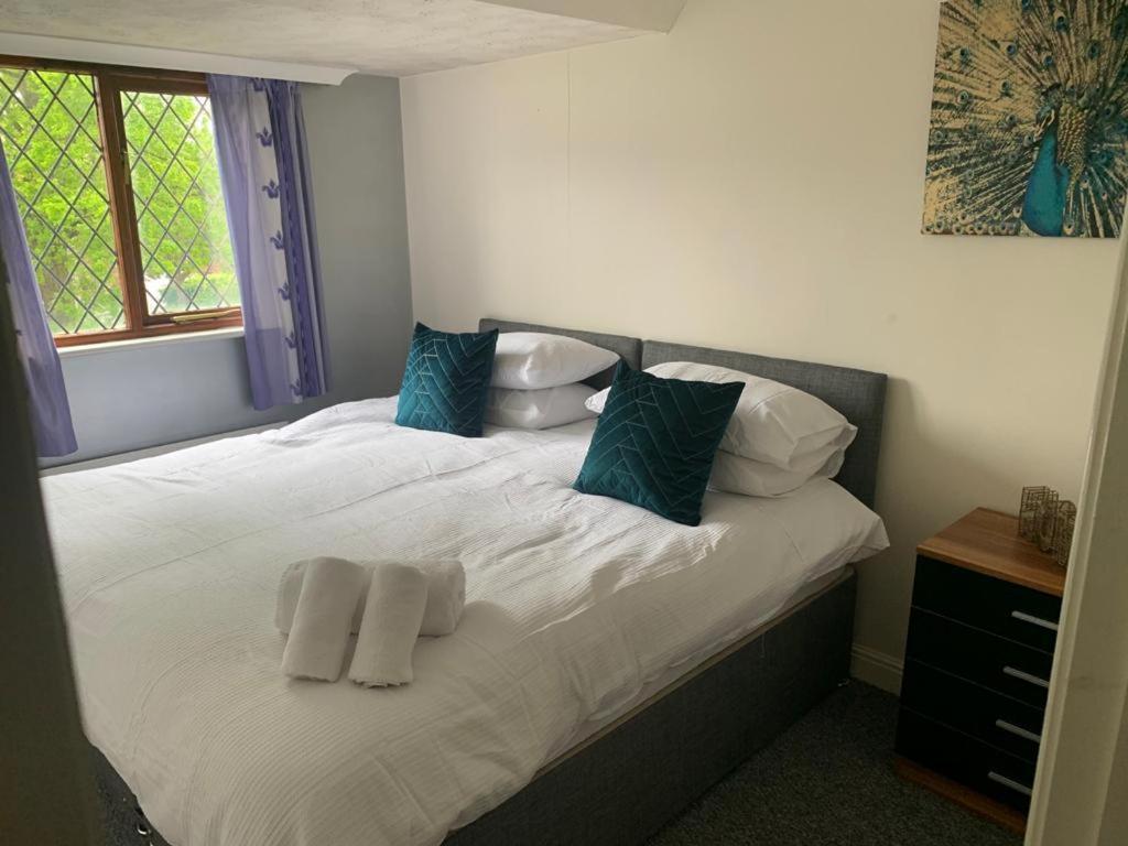 Big 5 Bedroom House In Biddenham With 3 Bathrooms 外观 照片
