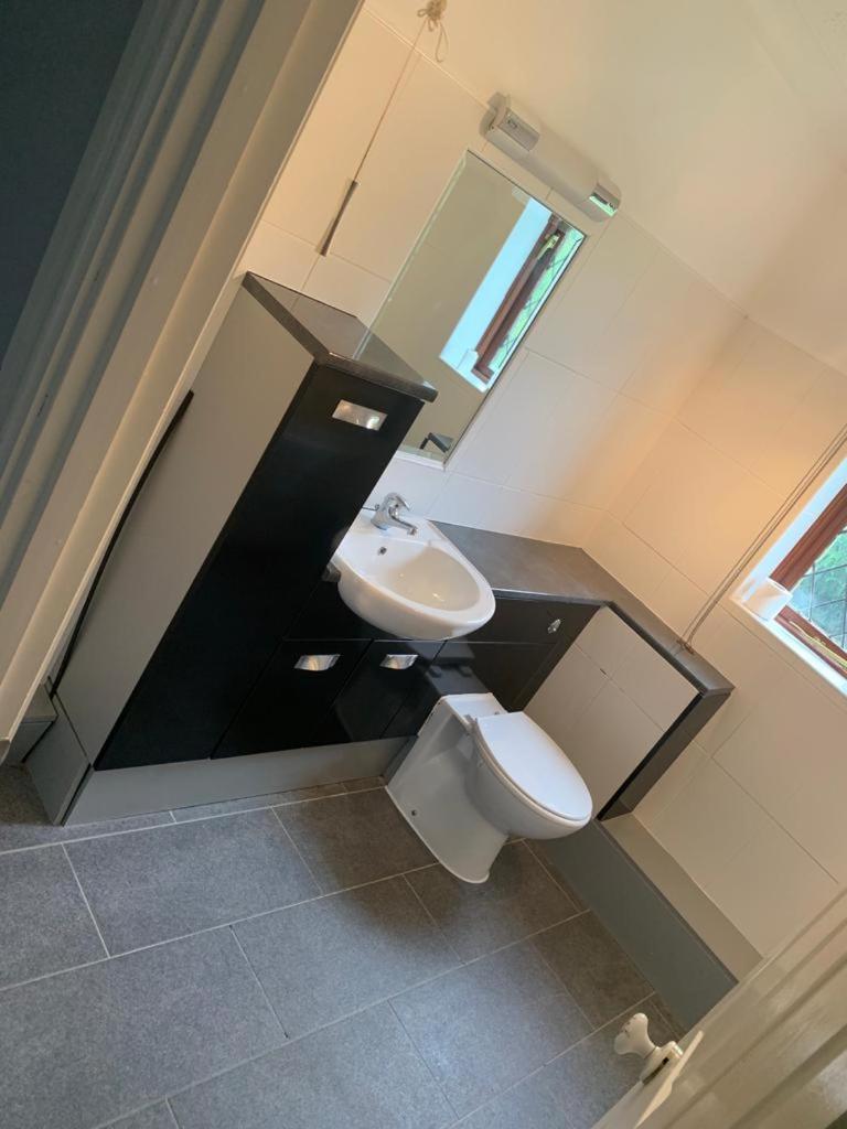 Big 5 Bedroom House In Biddenham With 3 Bathrooms 外观 照片